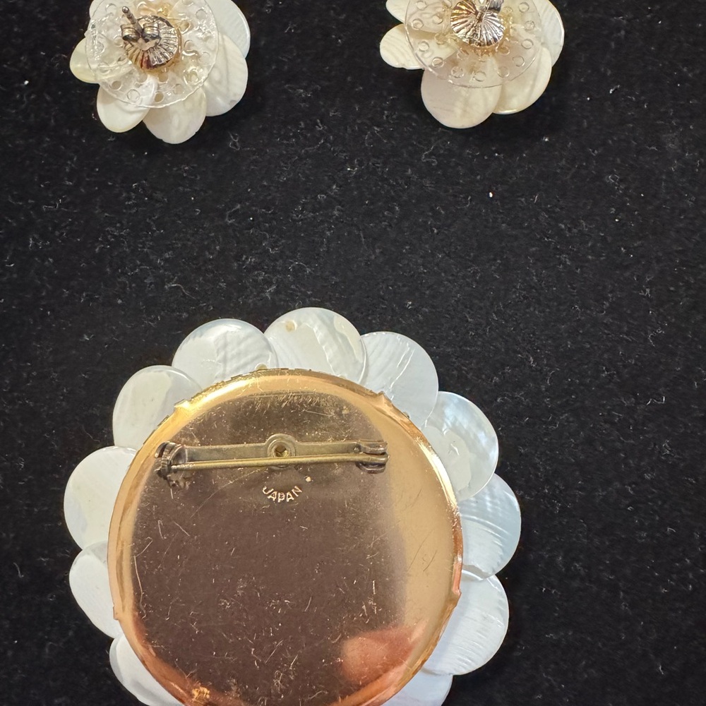 Vintage Mother of Pearl Lotus Brooch and Earring Set Marked Japan - Picture 2 of 14